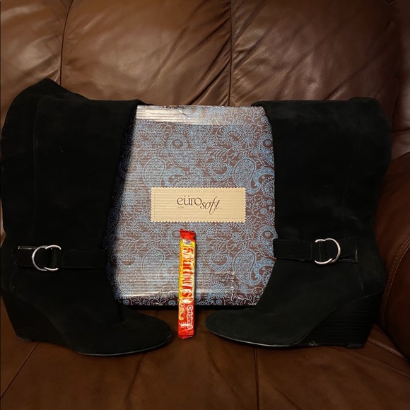 Boots - Picture 1 of 2